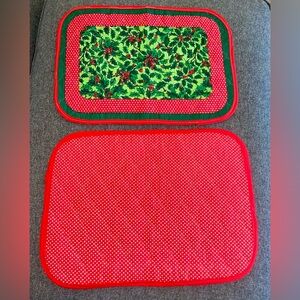 Festive Holiday Placemats Set of 4, great condition!